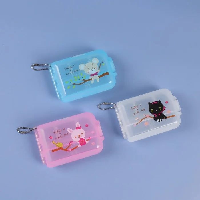 https://cdn.shopify.com/s/files/1/0925/0203/2693/files/WD-787-510-Cell-Transparent-Pill-Box-Random-Print_All_4504_1-1.webp?v=1744246786