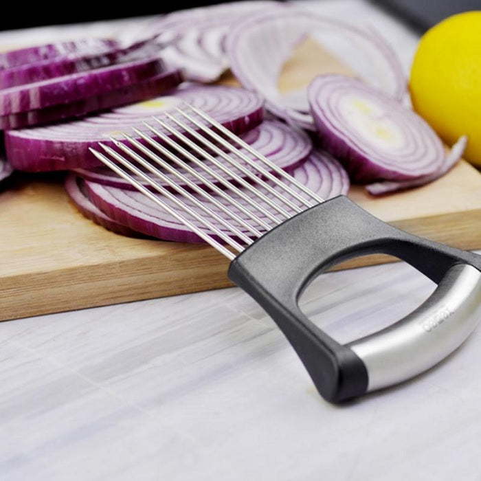 https://cdn.shopify.com/s/files/1/0925/0203/2693/files/WD0491-Onion-Cutting-Holder_All_3132_1-3.jpg?v=1737339166