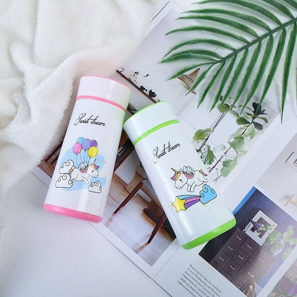 https://cdn.shopify.com/s/files/1/0925/0203/2693/files/WJI-159-Unicorn-Print-Glass-Water-Bottle_All_4789_1-1.jpg?v=1744246955