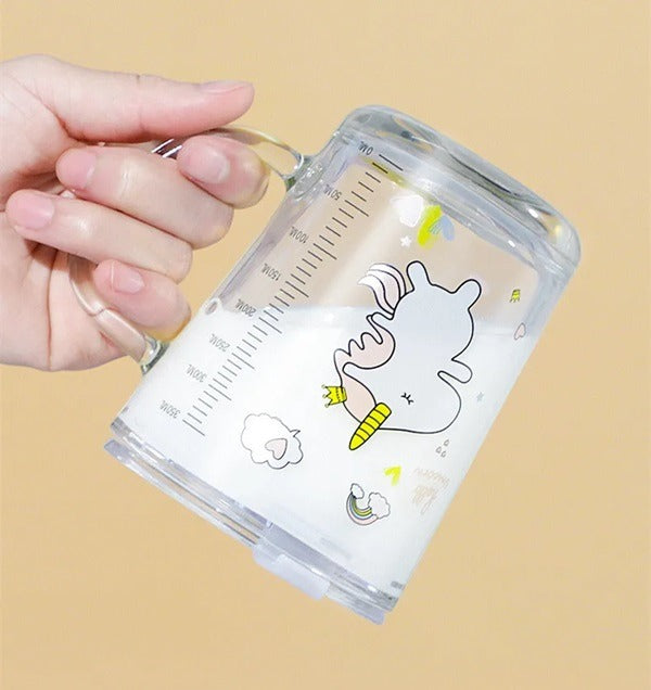 https://cdn.shopify.com/s/files/1/0925/0203/2693/files/WJI210-Cartoon-Printed-Glass-Sipper-Mug-With-Lid_All_5092_1-5.jpg?v=1736062596