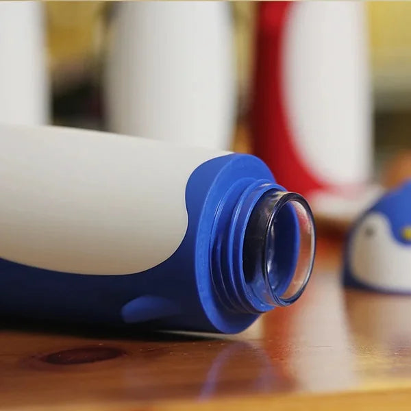 https://cdn.shopify.com/s/files/1/0925/0203/2693/files/WJI694-300ml-Penguin-Shape-Water-Bottle_All_5861_1-3.webp?v=1736056891