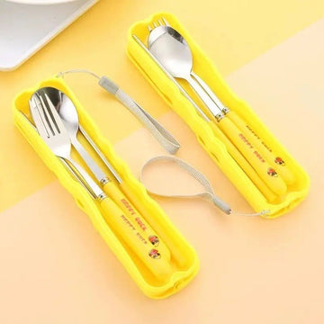 https://cdn.shopify.com/s/files/1/0925/0203/2693/files/WJI909-Cute-Duck-Design-Cutlery-Set_All_6294_1.jpg?v=1736063787