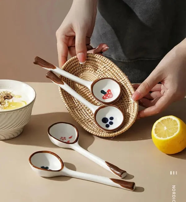 https://cdn.shopify.com/s/files/1/0925/0203/2693/files/WR0411-Ceramic-Spoon_All_5245_1-1.webp?v=1736062739