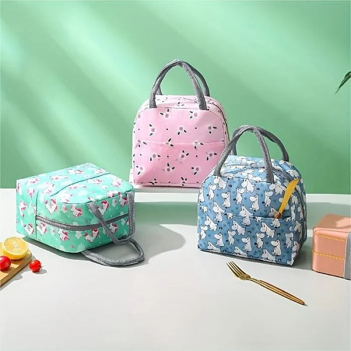 https://cdn.shopify.com/s/files/1/0925/0203/2693/files/XF-884-Cartoon-Print-Lunch-Storage-Bag-Random-Print_All_4507_1-2.webp?v=1744246934