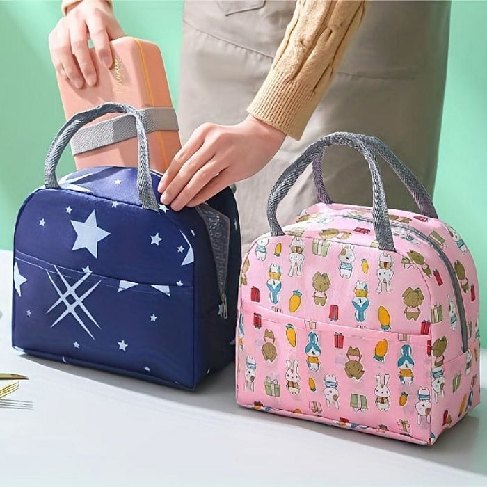 https://cdn.shopify.com/s/files/1/0925/0203/2693/files/XF-884-Cartoon-Print-Lunch-Storage-Bag-Random-Print_All_4507_1-3.jpg?v=1744246934